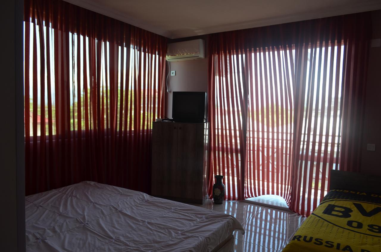 Hotel Near The Sea 科布列季 外观 照片
