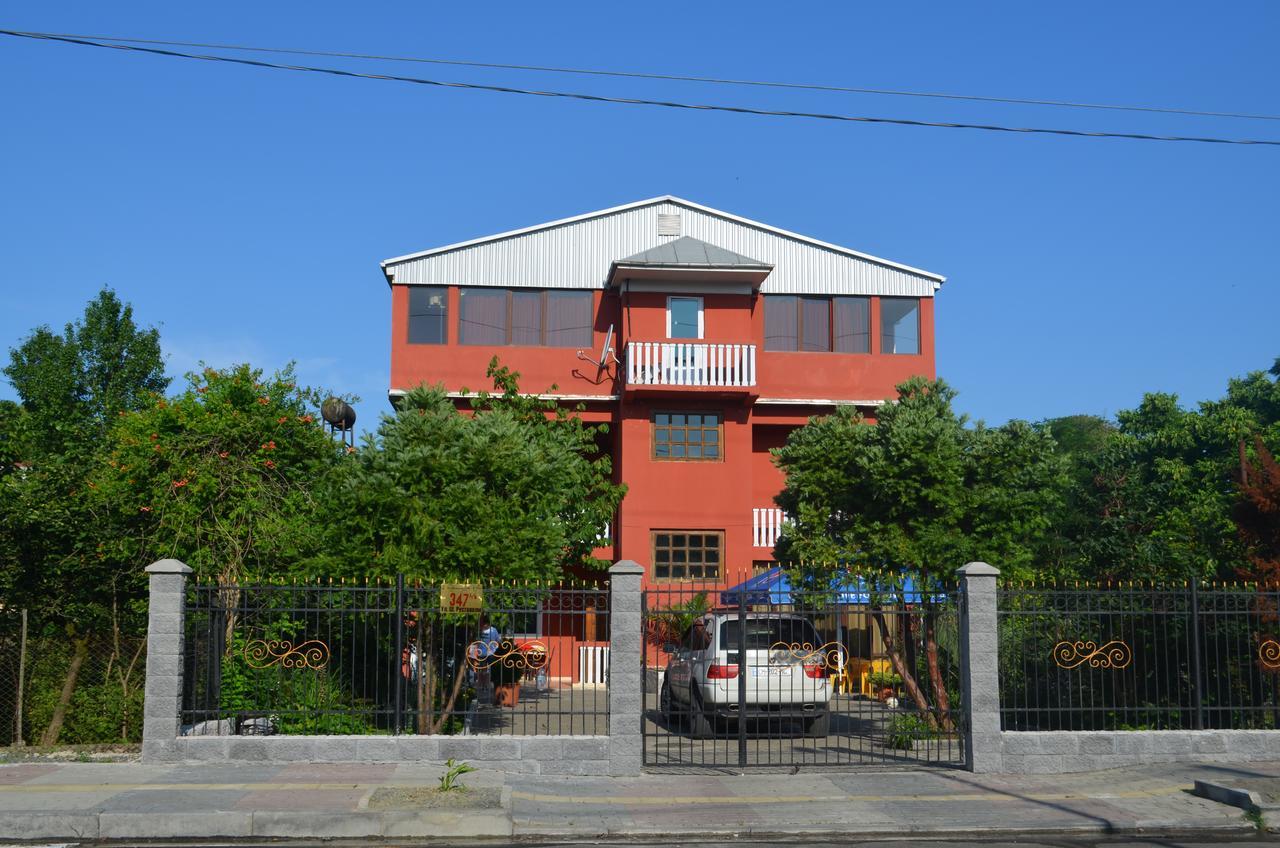 Hotel Near The Sea 科布列季 外观 照片