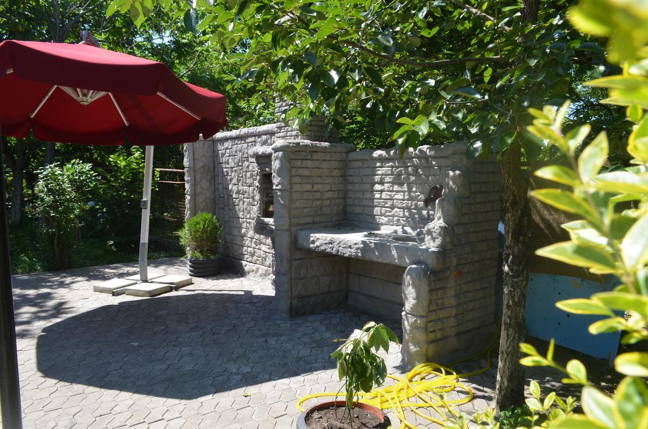 Hotel Near The Sea 科布列季 外观 照片