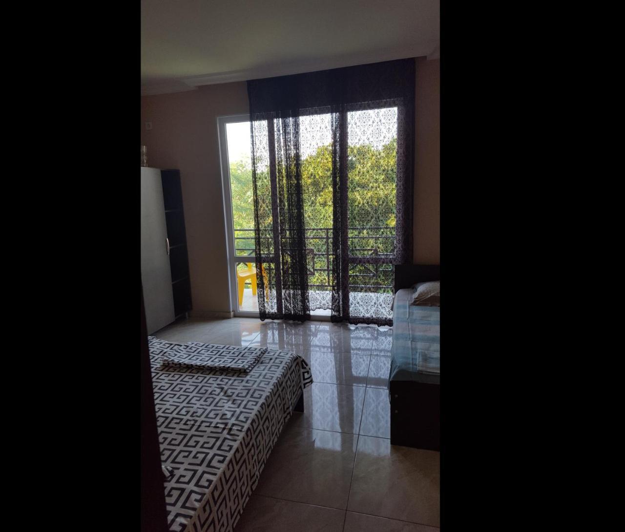 Hotel Near The Sea 科布列季 外观 照片
