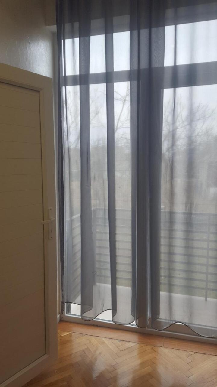Hotel Near The Sea 科布列季 外观 照片